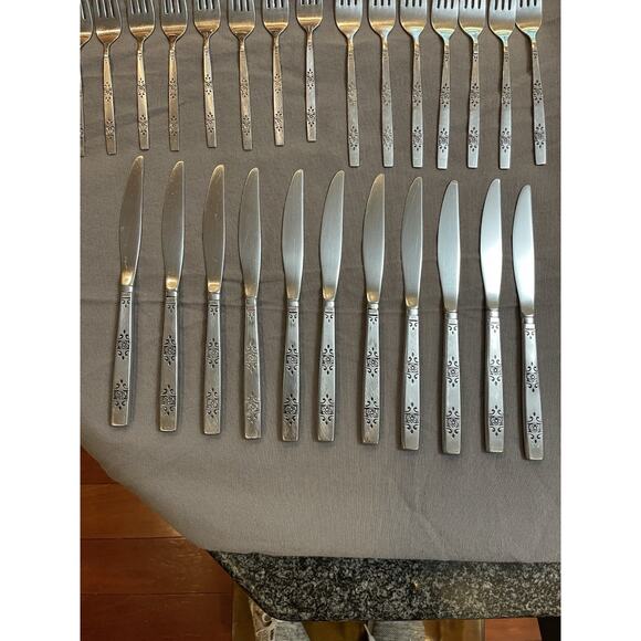 51 Pc Set Oneida Orlando Profile Stainless Flatware Silverware - Picture 11 of 16